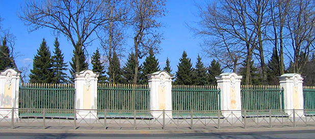 Ограда Верхнего сада в Петергофе
